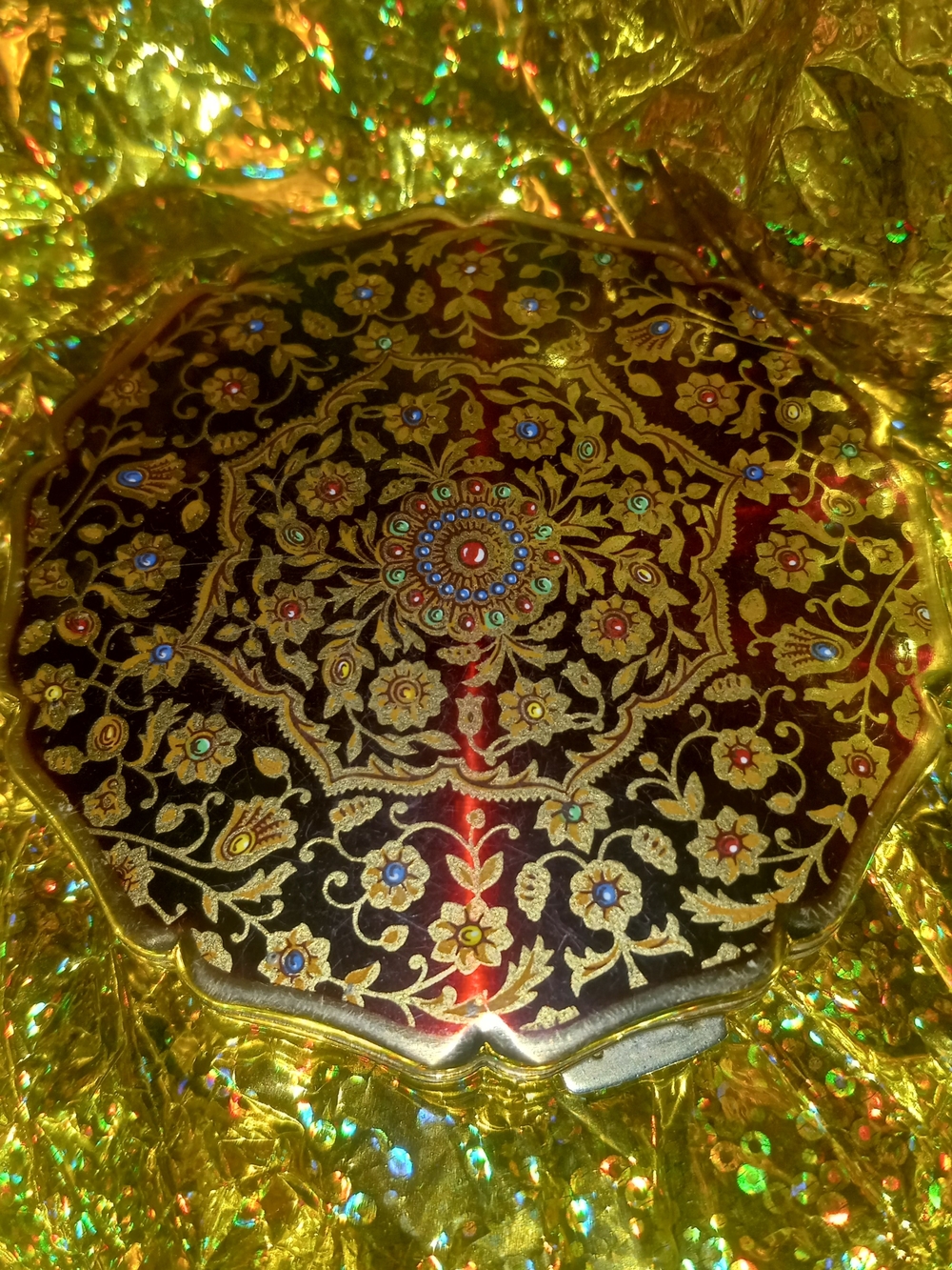 Vintage Classic Gold-Tone Compact Mirror – Elegant Portable Accessory